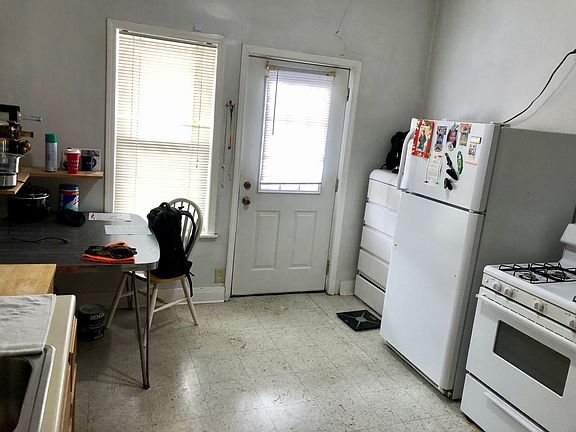 2nd image of 2549 N Marshfield Ave APT 1R