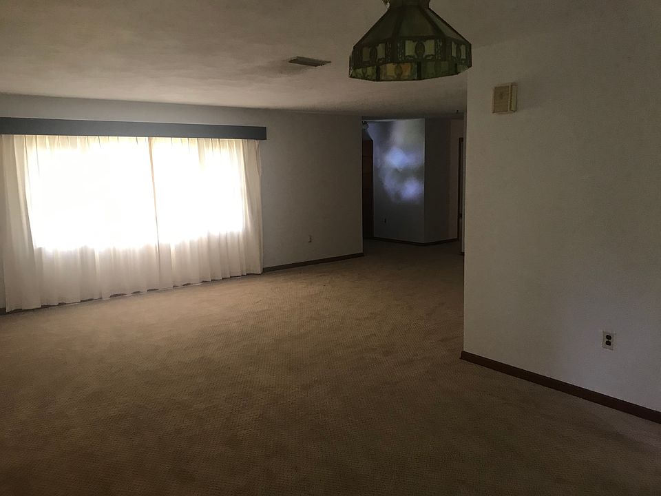 1st image of 209 S Mantor Ave