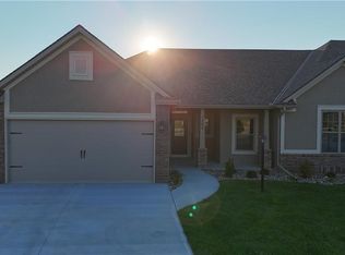 4808 Stonebridge Dr W, Saint Joseph, MO 64505