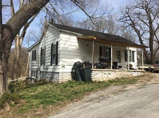 216 Spring St, Weston, MO 64098