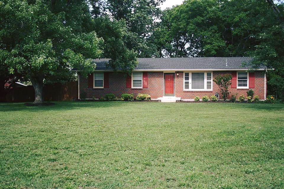 1st image of 130 La Plaza Dr