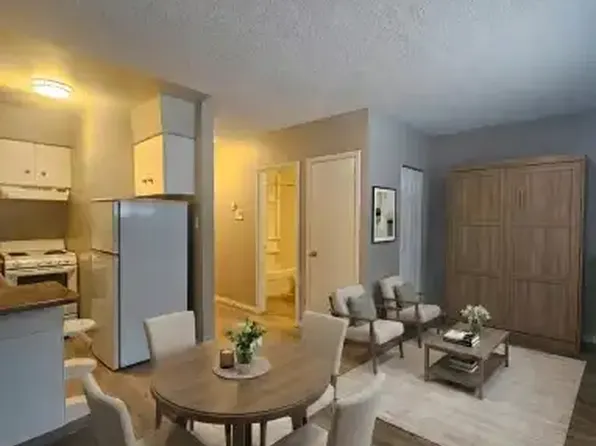 11640 124th St NW #5, Edmonton, AB T5M 0K7