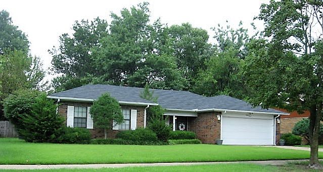 1st image of 1112 W Pecan St