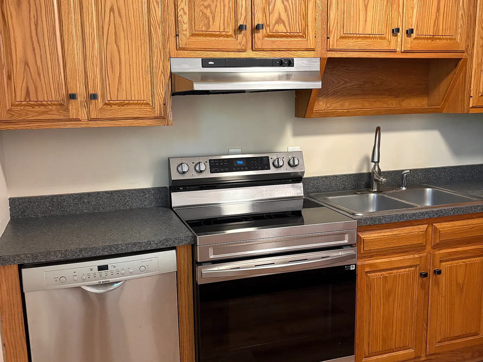 3 bed, 1.5 bath, 1550 sqft, $1,750 — Photo 4