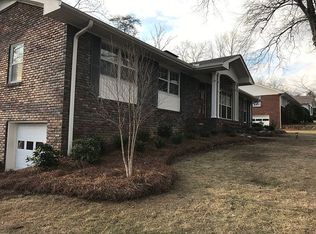 2528 Woodmere Dr, Vestavia Hills, AL 35226