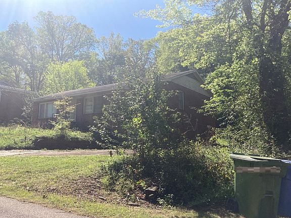 2nd image of 4 Lowe Dr