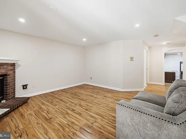 7676 Helmsdale Pl — Photo 26