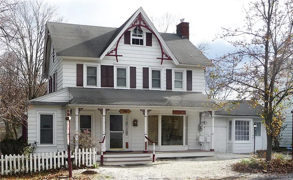 1392 Kings Hwy photo 1
