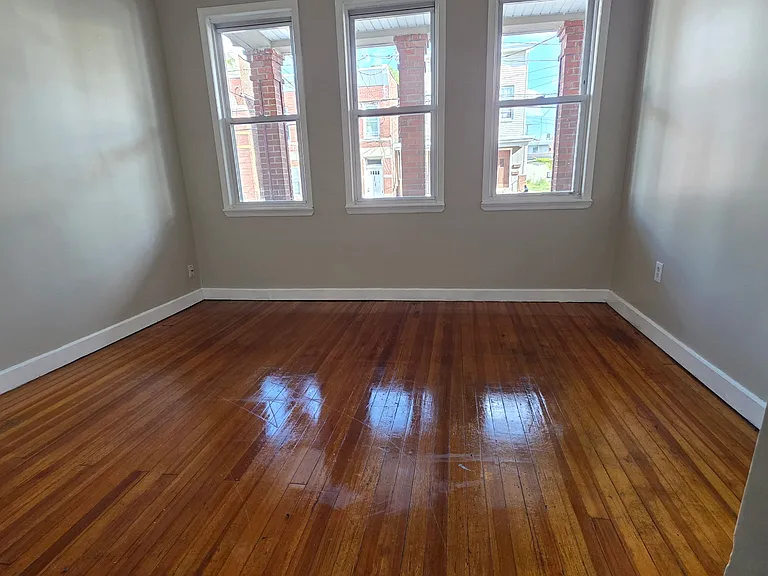 325 S 7th St — Photo 5