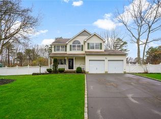 4 Tall Oaks Ct, Manorville, NY 11949