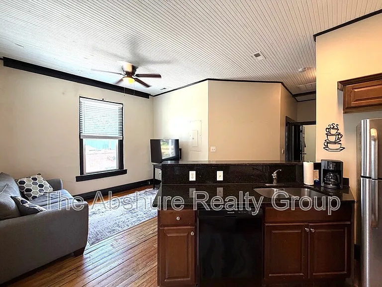 523 E Broad St #C — Photo 5