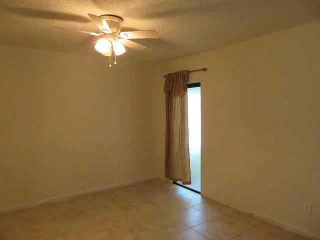 134 NW Peach St — Photo 10