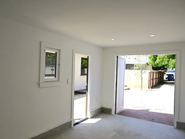 1964 Addison Way — Photo 27