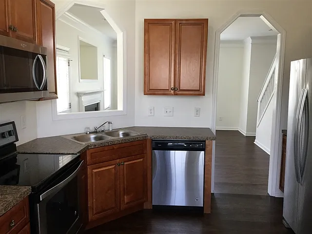 3912 Carolina Cherry Dr — Photo 3