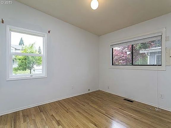 4th image of 8058 SE Hawthorne Blvd