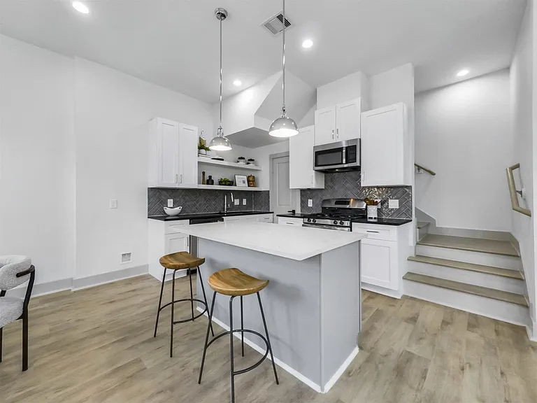2410 Vaughn St #E — Photo 10