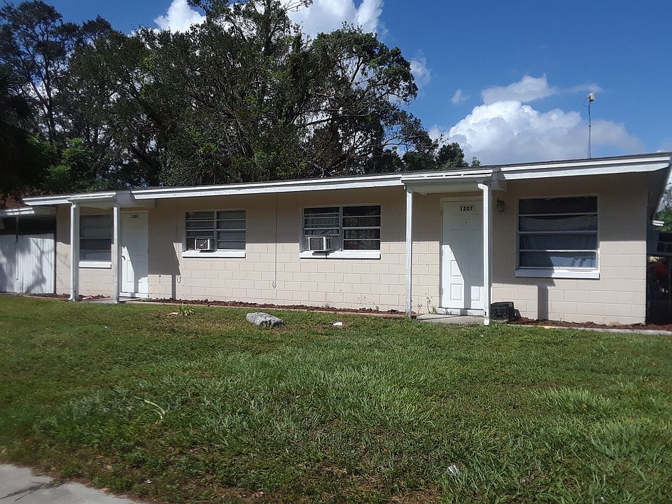2nd image of 2120 Woods St