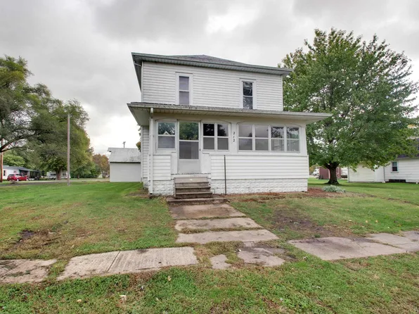 212 N Walnut St, Bowen, IL 62316