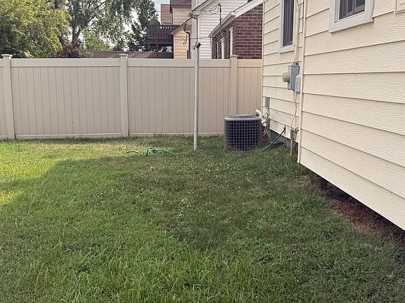 3rd image of 18526 Wood St