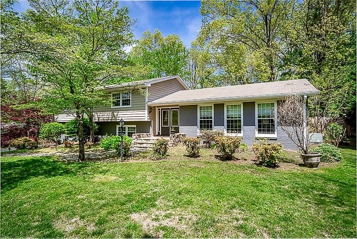 1st image of 851 Forest Hills Dr