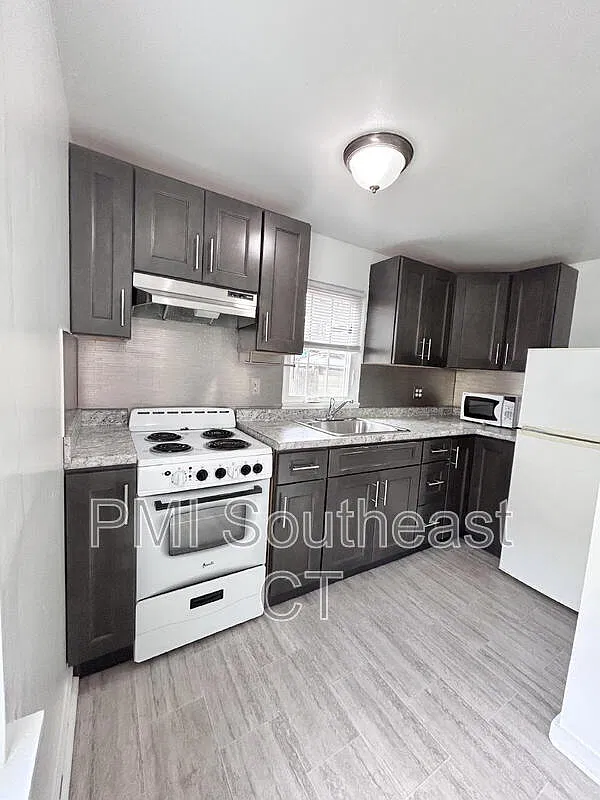2 bed, 1.0 bath, 1450 sqft, $1,625 — Photo 1
