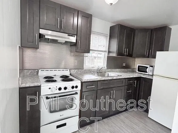 39 Shaw St Unit 2, New London, CT 06320