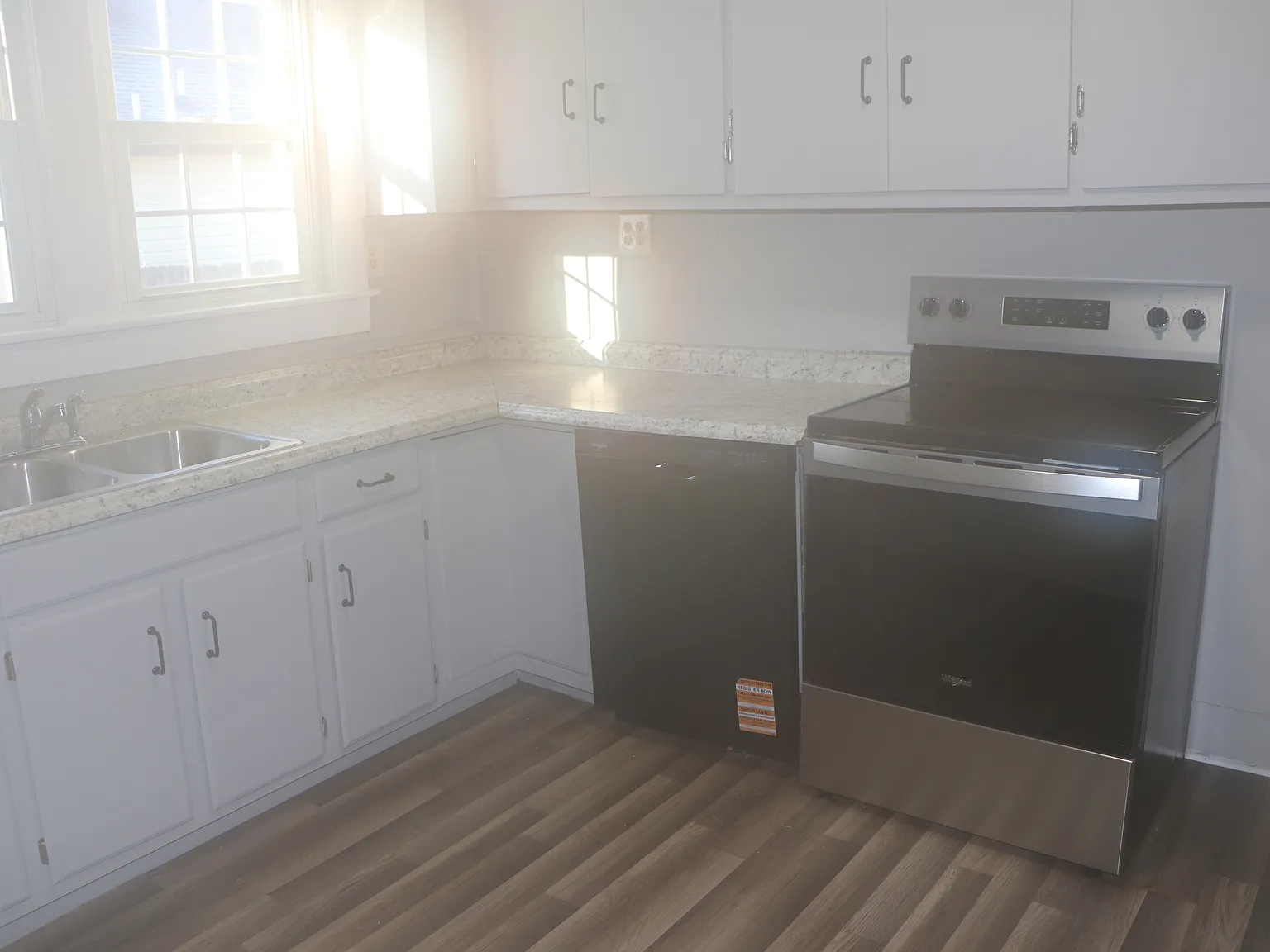 3 bed, 874 sqft, $1,350 — Photo 3