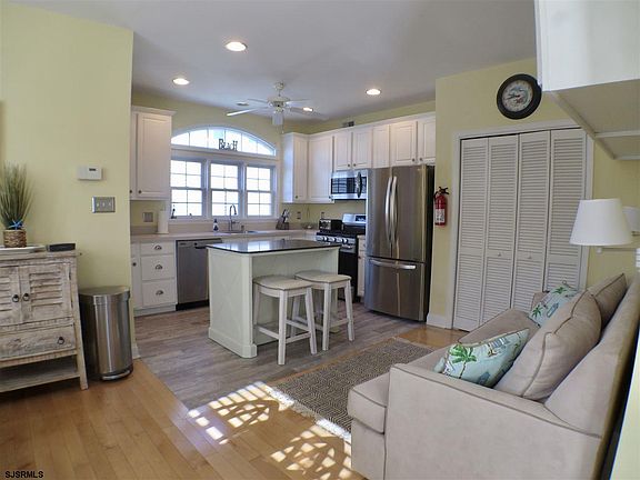 4th image of 302 30th St