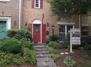 9702 Cardinal Rd, Fairfax, VA 22030