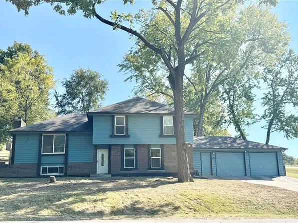 5905 NW Adrian Ter, Kansas City, MO 64151