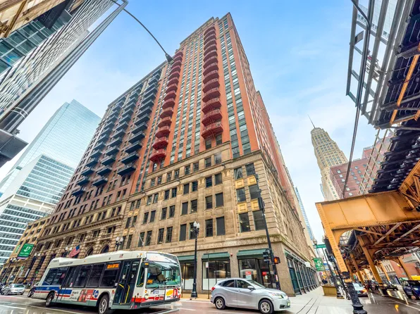 208 W Washington St APT 1605, Chicago, IL 60606