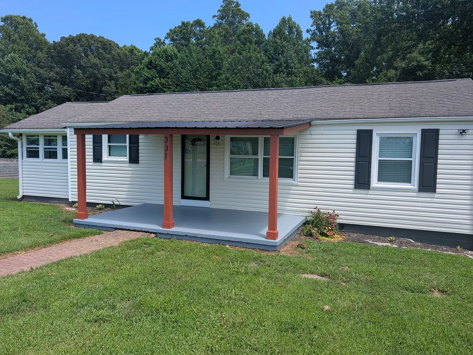3 bed, 1600 sqft, $1,700 — Photo 1