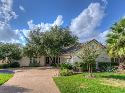 3 Tiburon Dr, The Hills, TX, 78738