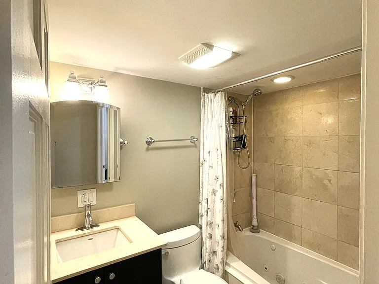1522 W Superior St #1 — Photo 14