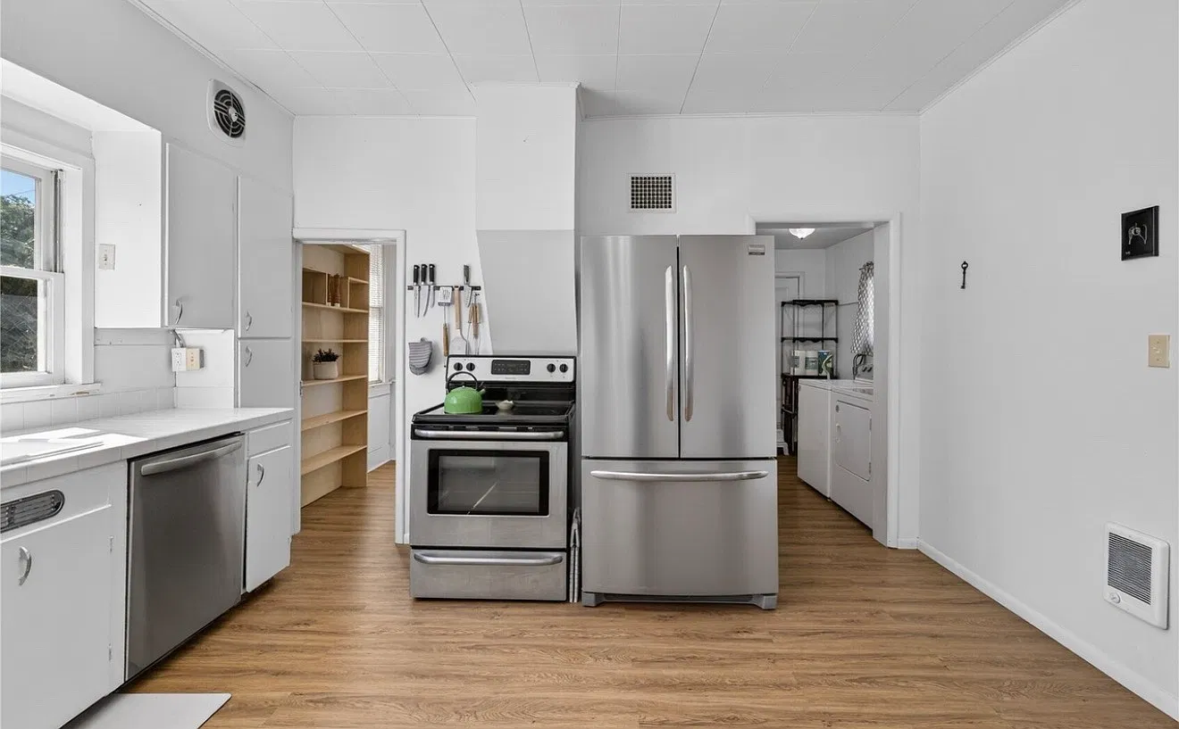 3 bed, 1355 sqft, $2,100 — Photo 4