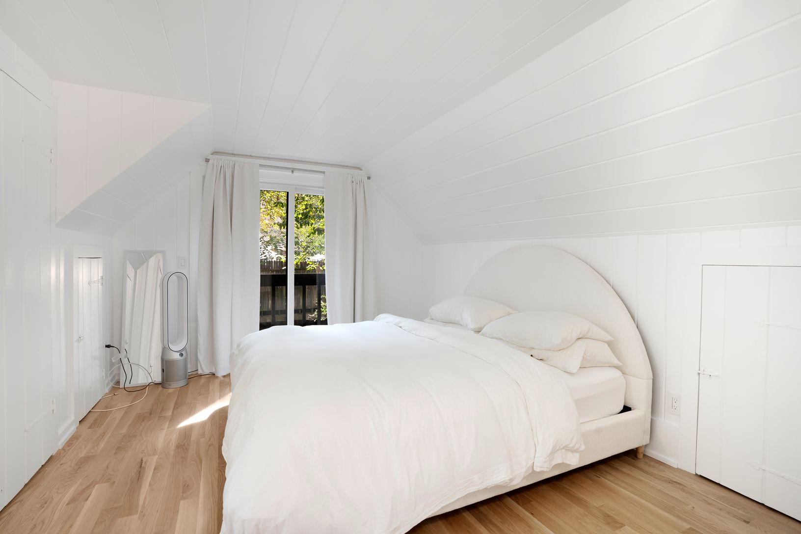 Upstairs Primary Bedroom