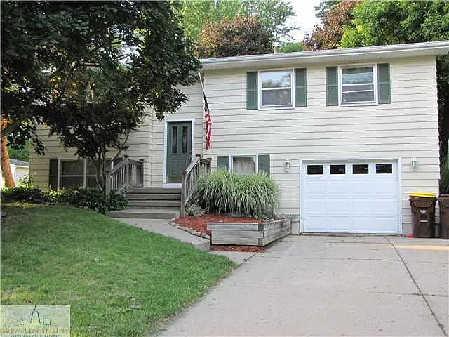 225 Bates St photo 1