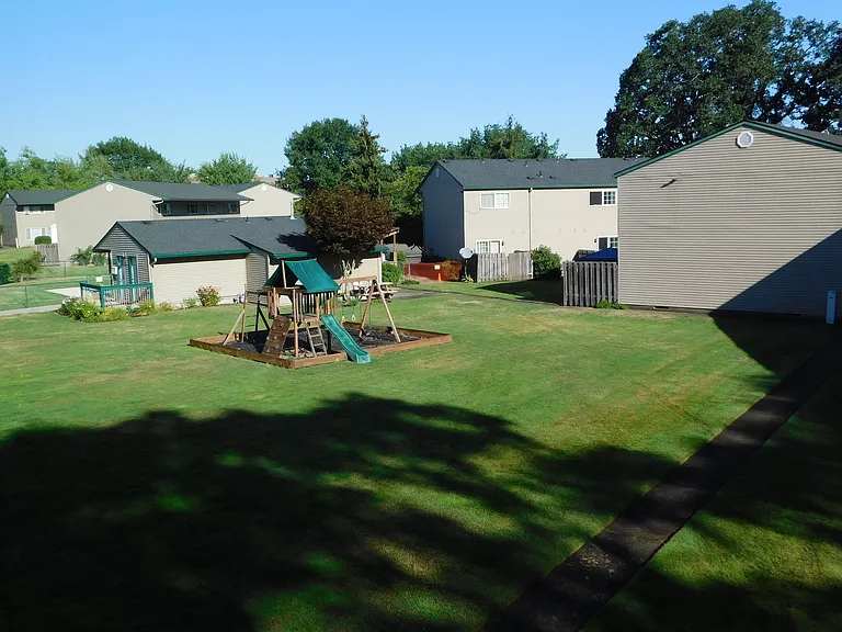 Lakeside Manor Townhomes — Photo 21