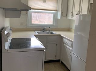 208 Point Beach Dr #2C, Waterbury, CT 06705