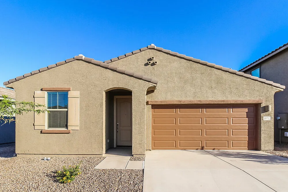 4 bed, 3.0 bath, 2027 sqft, $2,155 — Photo 1