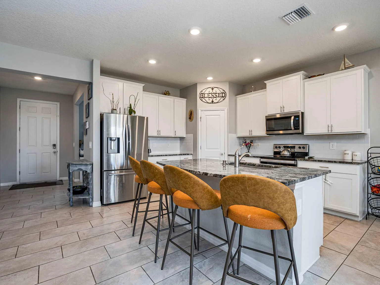 4 bed, 2756 sqft, $3,200 — Photo 4