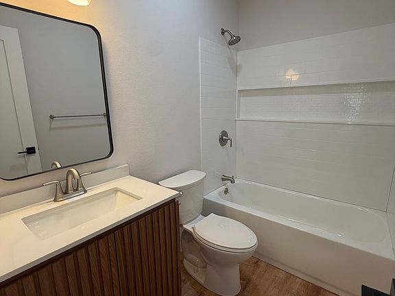 4th image of 2433 10th St APT 4