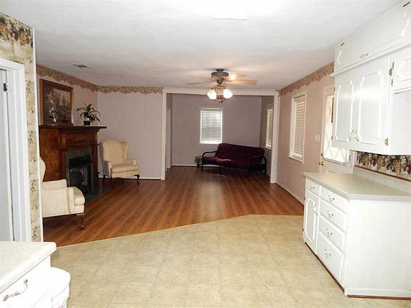5th image of 408 W Oak St