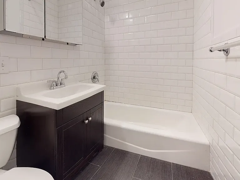 545 E 12th St #3D — Photo 4