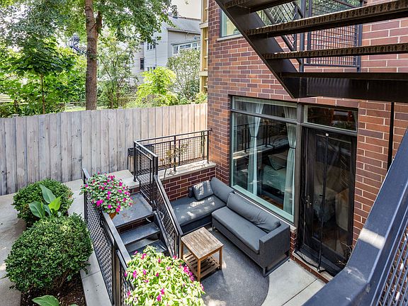 4th image of 1081 N Marshfield Ave #1
