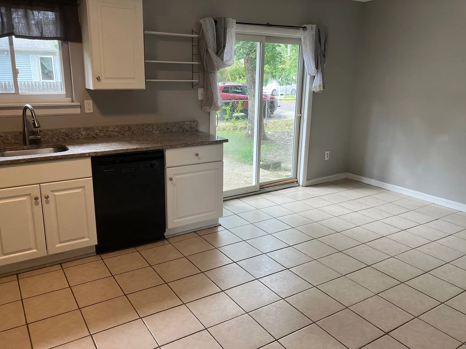 3 bed, 1300 sqft, $2,300 — Photo 4