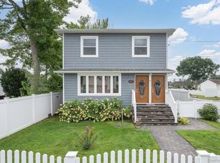 672 Windmill Ave, West Babylon, NY 11704