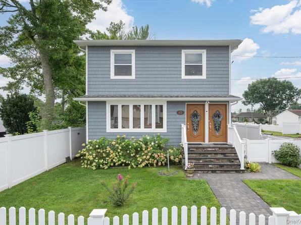 672 Windmill Avenue, West Babylon, NY 11704