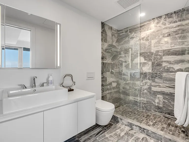 1480 Howe St #5X05 — Photo 16