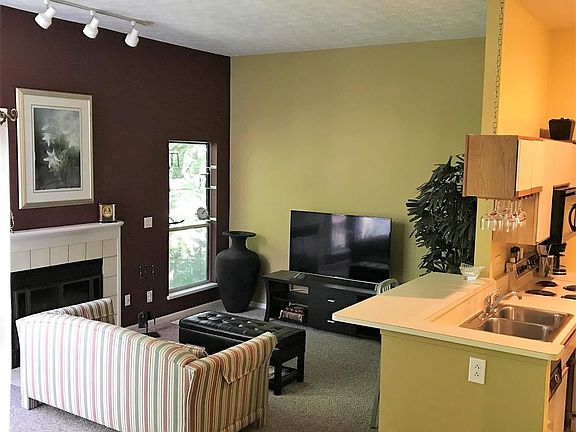 4th image of 9732 S Bay Pointe Ln #8